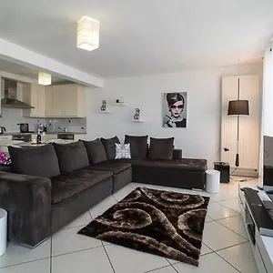 Luxury Penthouse With 3 Balconies -2 Bedrooms -petrus View & Parking Appartement