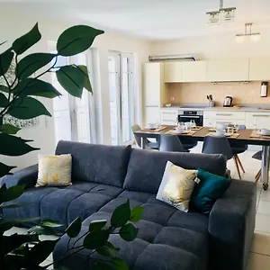 Art Deco 100m2 Flat 2 Min Walking From Train Station In Center, Free Parking And Terrace - 2b Appartement